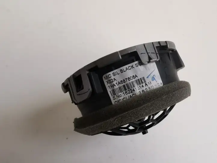 Nissan Micra (2013 - 2016) 1HA1A687606A Боковой воздушный дефлектор — фото 2