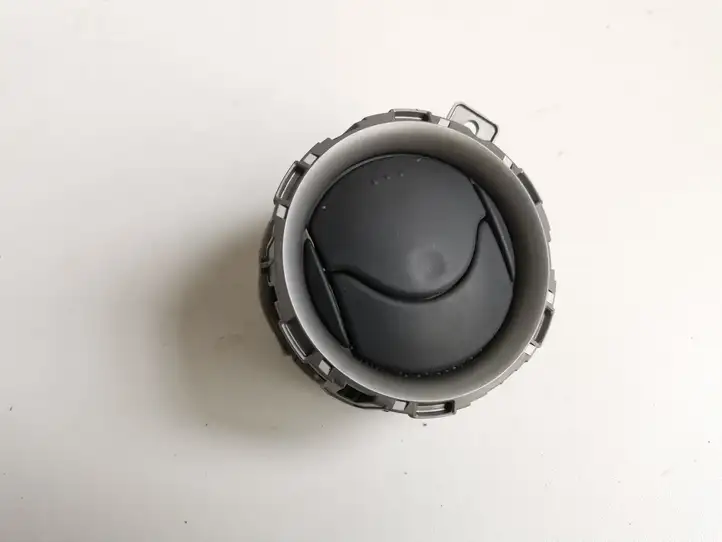 Nissan Micra (2013 - 2016) 1HA1A687606A Боковой воздушный дефлектор — фото 1