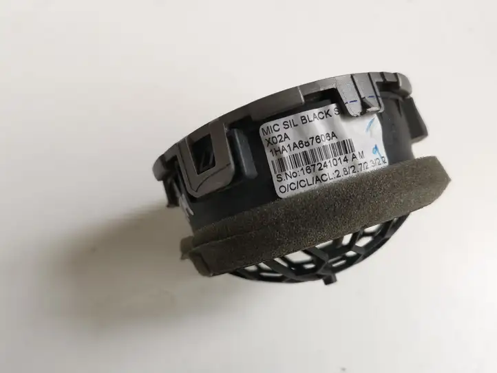 Nissan Micra (2013 - 2016) 1HA1A687606A Боковой воздушный дефлектор — фото 3