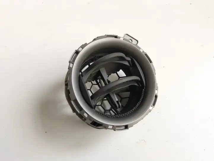 Nissan Micra (2013 - 2016) 1HA1A687606A Боковой воздушный дефлектор — фото 4
