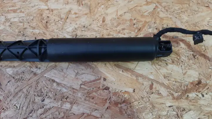 Volvo S90 (2016 - 2020)  31690207 Амортизатор задней крышки