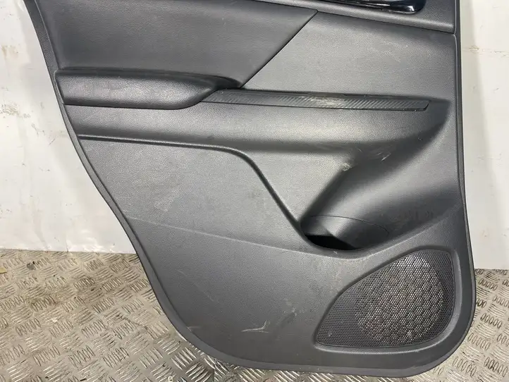 Mitsubishi Eclipse Cross (2018 - ) Обшивка задней двери — фото 3