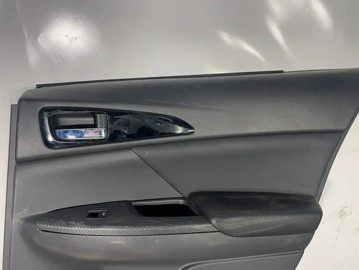 Mitsubishi Eclipse Cross (2018 - ) Обшивка задней двери — фото 2