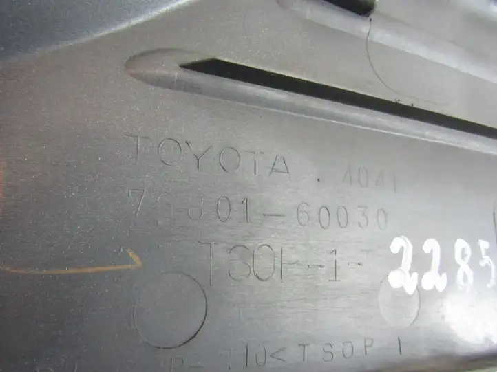 Toyota Land Cruiser (HDJ90) (1996 - 2002) Молдинги двери багажника — фото 4