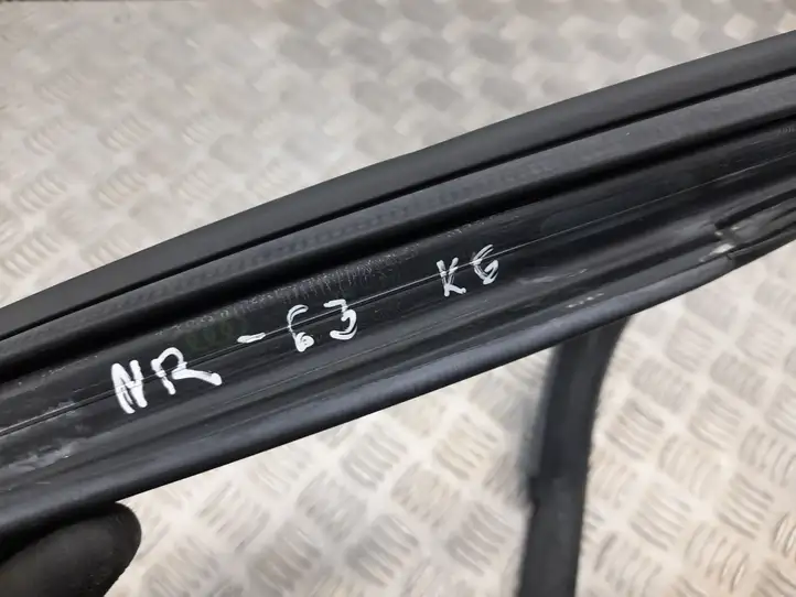 Audi A3/S3 8V (2012 - 2016) 8V5839431 Накладка стекла задней двери — фото 2