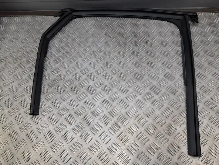 Audi A3/S3 8V (2012 - 2016) 8V5839432 Накладка стекла задней двери — фото 4