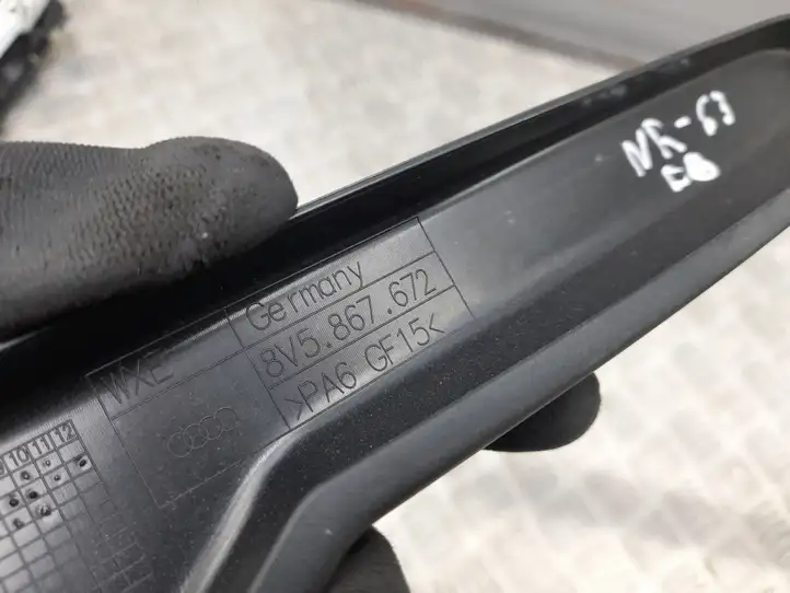 Audi A3/S3 8V (2012 - 2016)  8V5867672 Облицовка стекла задней двери