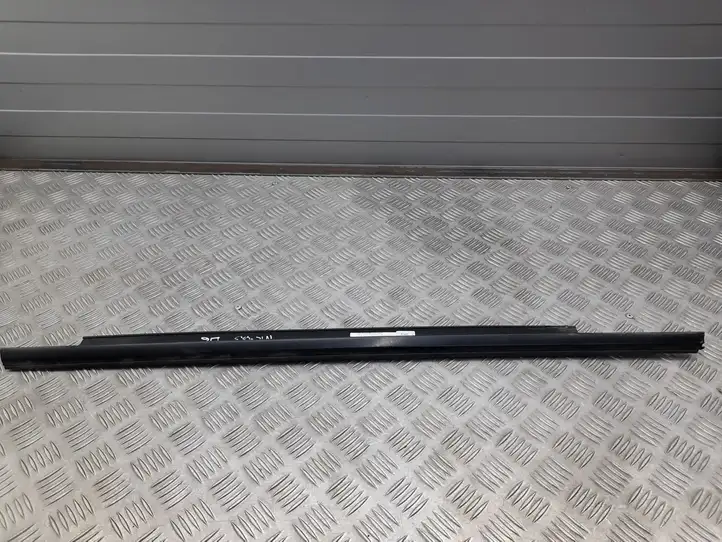 Audi A3/S3 8V (2012 - 2016) 8V5853762C Накладка стекла задней двери — фото 1
