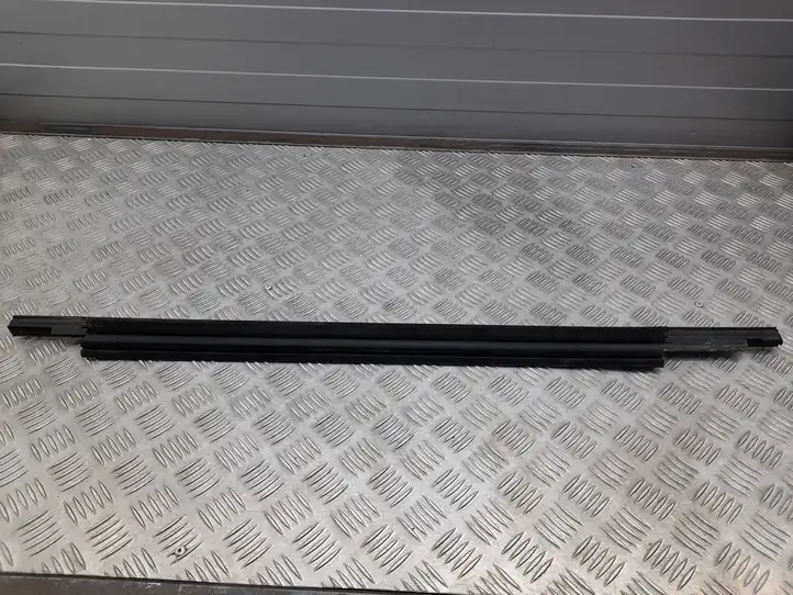 Audi A3/S3 8V (2012 - 2016) 8V5853762C Накладка стекла задней двери — фото 5