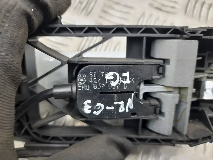 Audi A3/S3 8V (2012 - 2016) 5N0857017D Наружная ручка задней двери — фото 2