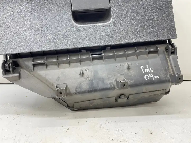 Volkswagen Polo (2001 - 2005)  6Q1857101E Ящик для вещей