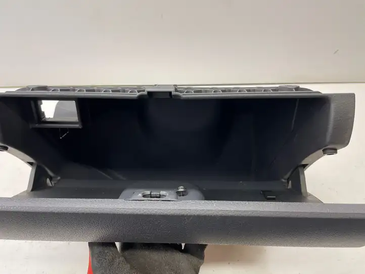 Volkswagen Polo (2001 - 2005)  6Q1857101E Ящик для вещей