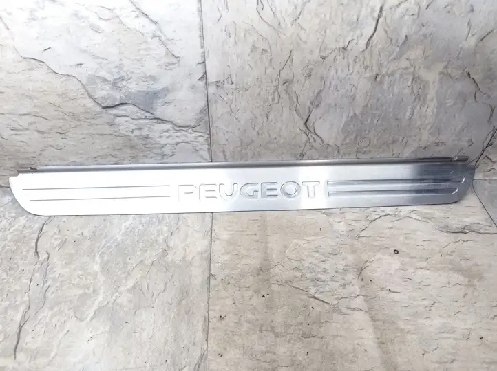 Peugeot 407 (2004 - 2011) Внутренняя отделка переднего порога — фото 1