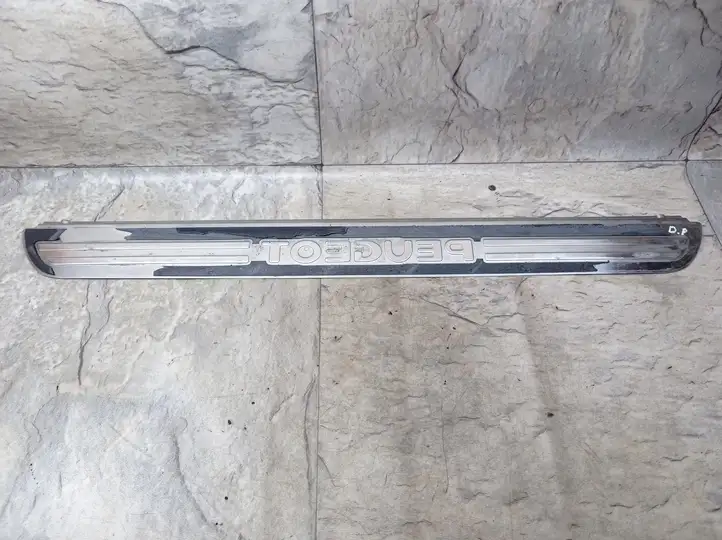 Peugeot 407 (2004 - 2011) Внутренняя отделка переднего порога — фото 4