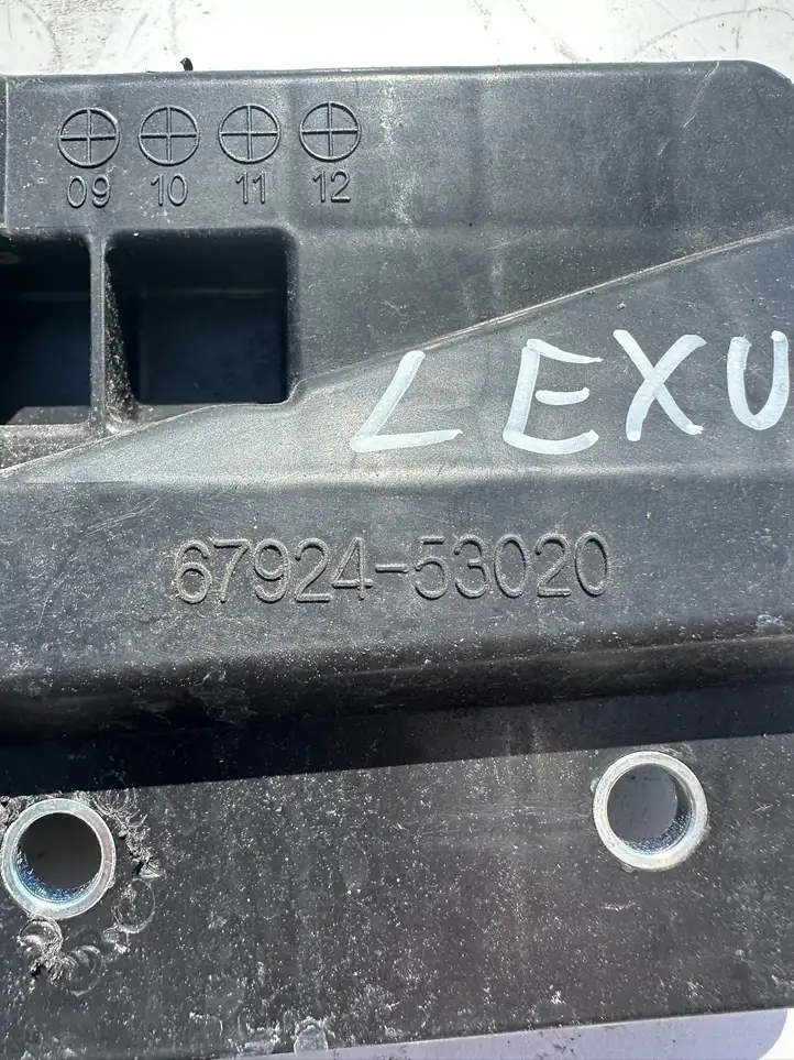 Lexus IS 220D-250-350 (2005 - 2010) 6792453020 Прочая отделка передней двери — фото 2