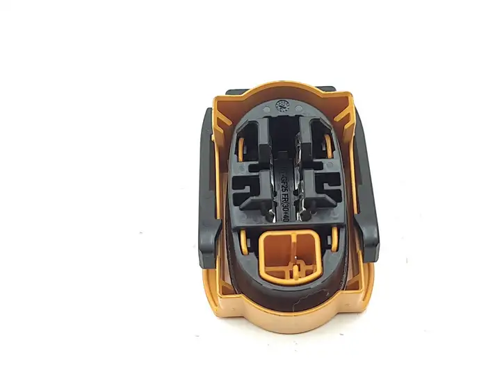 Renault Megane E-Tech Реле защиты аккумулятора — фото 5