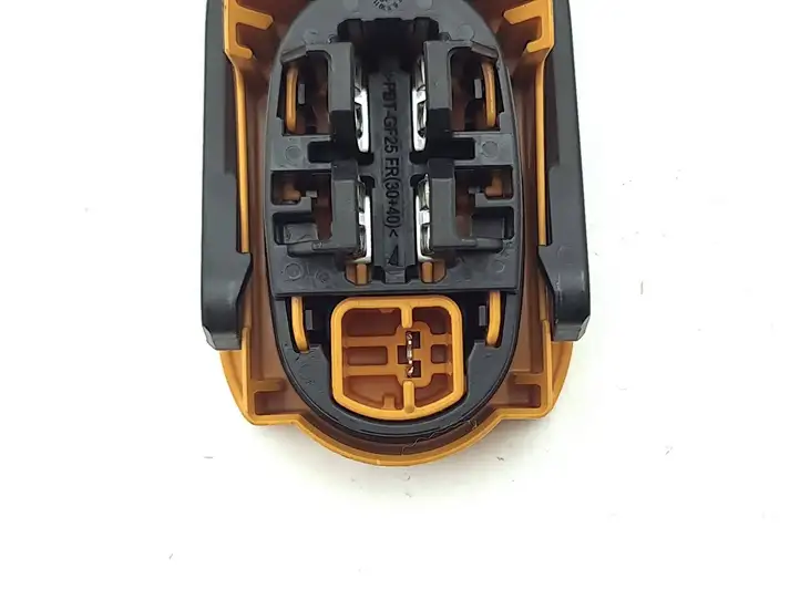 Renault Megane E-Tech Реле защиты аккумулятора — фото 6