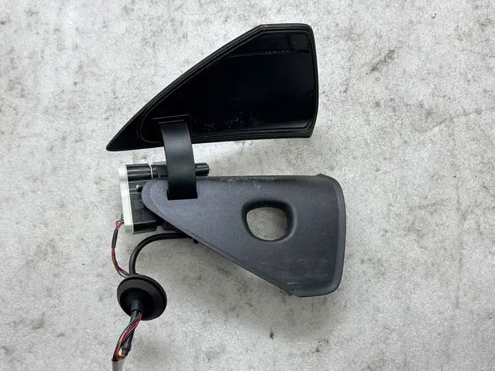 Tesla Model Y (2019 - 2024) 108485400G Крышка зарядного разъема — фото 6