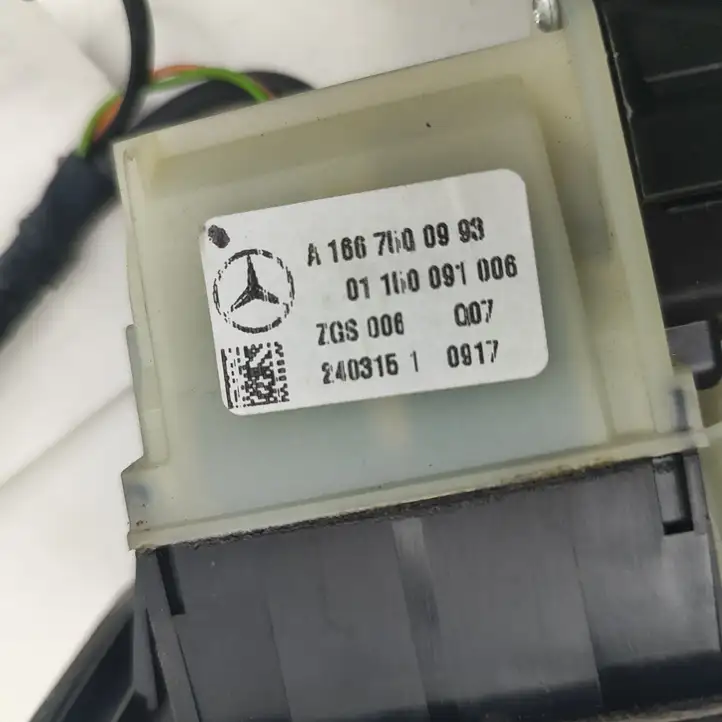 Mercedes-Benz C W205 (2014 - 2021) A1667500993 Кнопка закрытия багажника — фото 3