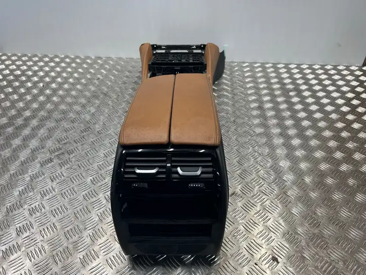 BMW 5 G30 G31 (2016 - ) 9330629 Ящик центральной консоли — фото 1