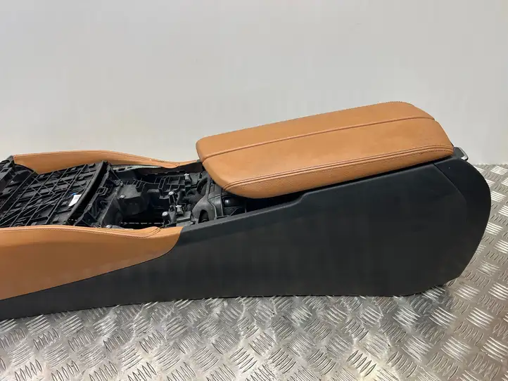 BMW 5 G30 G31 (2016 - ) 9330629 Ящик центральной консоли — фото 2