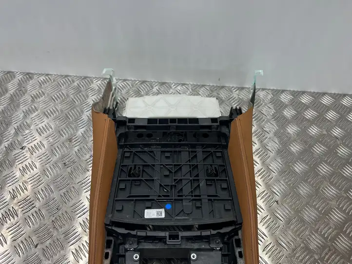BMW 5 G30 G31 (2016 - ) 9330629 Ящик центральной консоли — фото 3