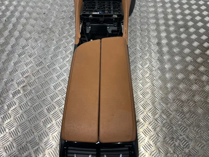 BMW 5 G30 G31 (2016 - ) 9330629 Ящик центральной консоли — фото 4