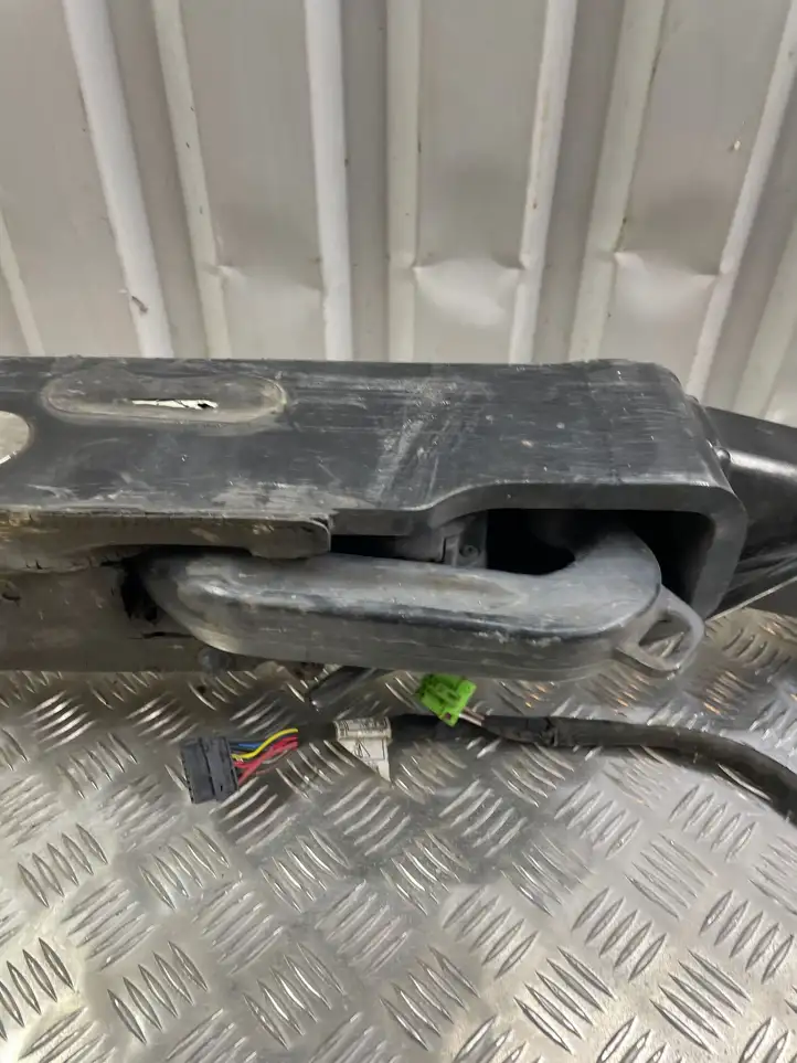 Porsche Cayenne (92A) (2011 - 2017) 7P5803881D Съемный буксировочный крюк — фото 4