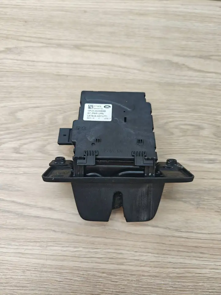 Land Rover Range Rover L405 (2012 - 2017) 939434101 Кнопка закрытия багажника — фото 1