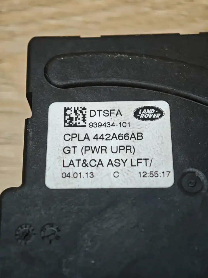 Land Rover Range Rover L405 (2012 - 2017) 939434101 Кнопка закрытия багажника — фото 3