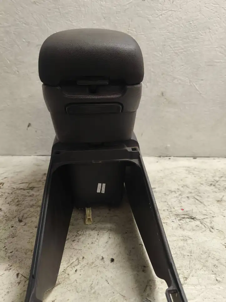 Toyota Avensis T250 (2006 - 2009) 5892305020 Задняя пепельница — фото 10