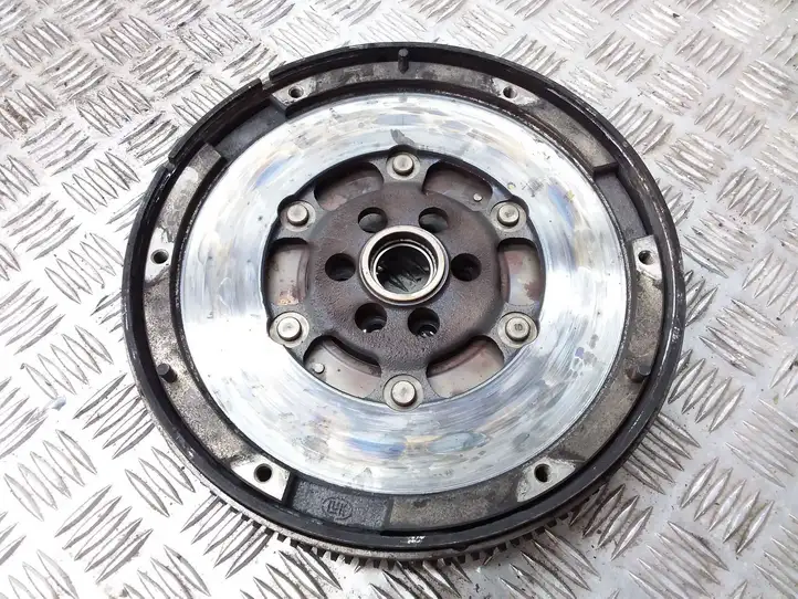 Volkswagen PASSAT B5 (1997 - 2000) 058105266H Двухмассовый маховик — фото 1