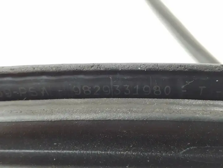 Opel Corsa F (2019 - ) 9829331980 Уплотнитель кузова — фото 2