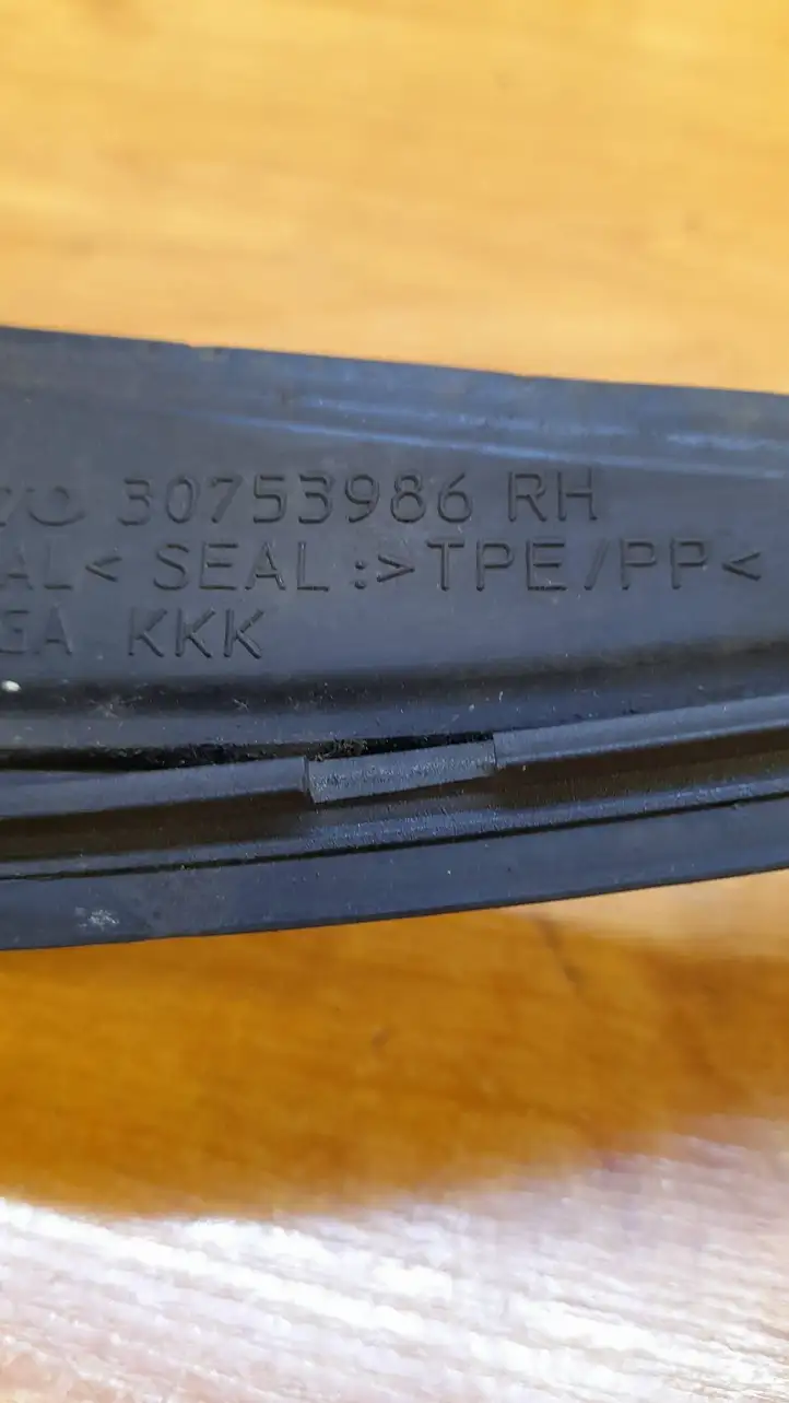 Volvo S60 (2010 - 2013) 30753986 Накладка стоек лобового стекла — фото 2