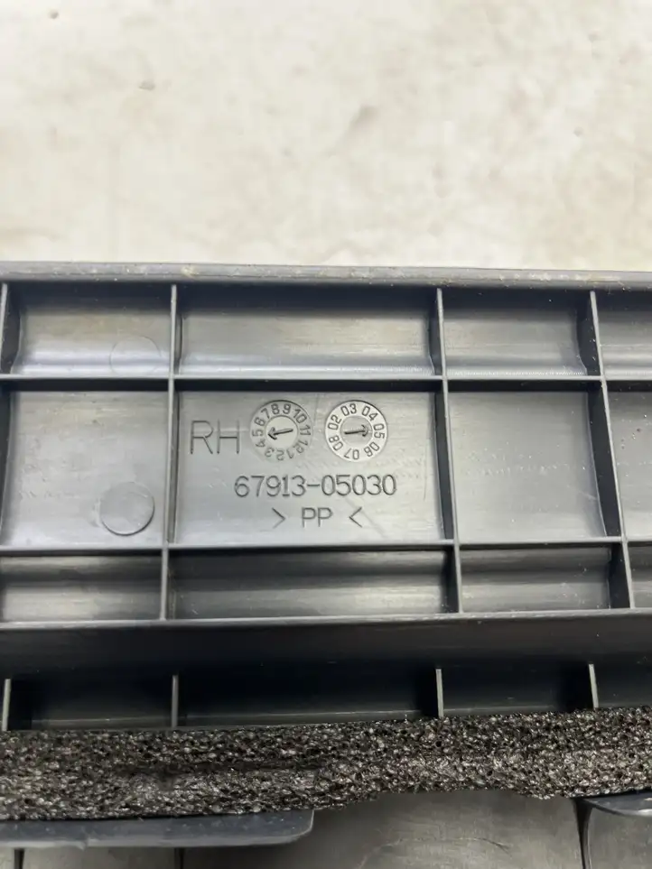 Toyota Avensis T250 (2003 - 2006) 6791305030 Внутренняя отделка переднего порога — фото 2