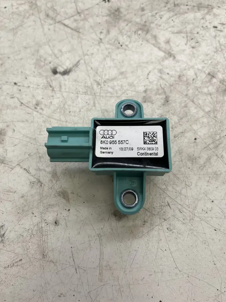 Audi A4 S4 B8 8K (2011 - 2015) 8K0955557C Датчик удара SRS — фото 1