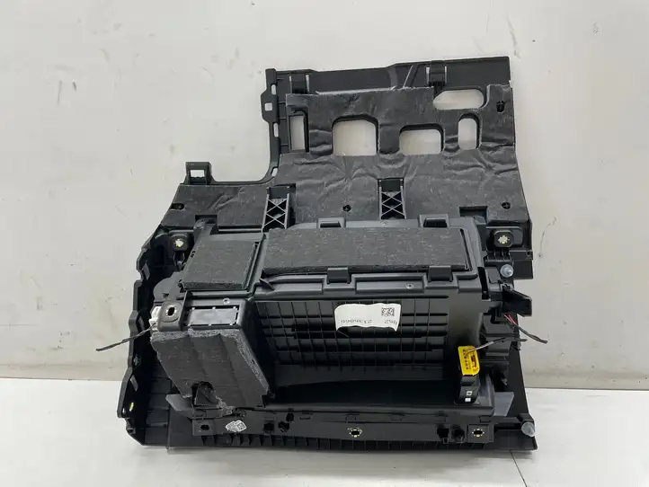 Audi A3/S3 8Y (2020 - ) 8Y2857035B Вещевой ящик — фото 2