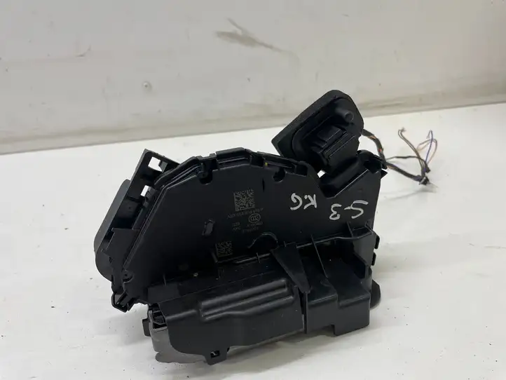 Audi A3/S3 8Y (2020 - ) 5TA839015P Замок задней двери — фото 1