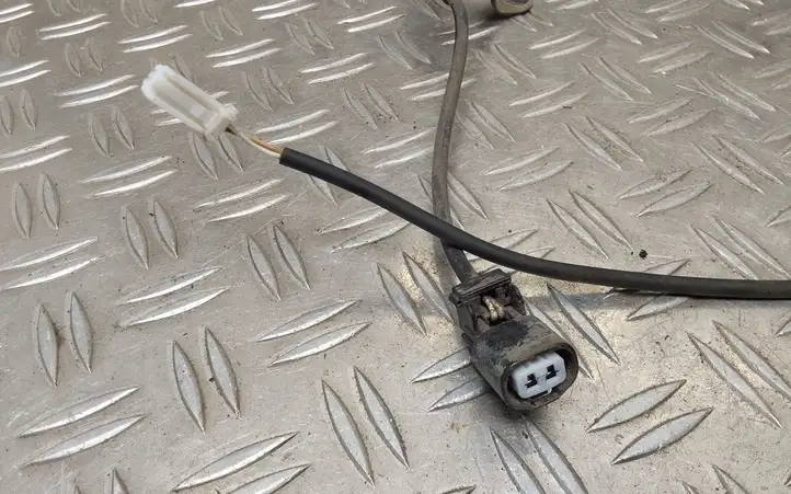 Toyota Yaris (2014 - 2019) Проводка заднего датчика ABS — фото 2
