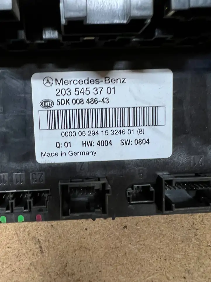 Mercedes-Benz C W203 (2000 - 2007) 2035453701 Блок предохранителей — фото 3