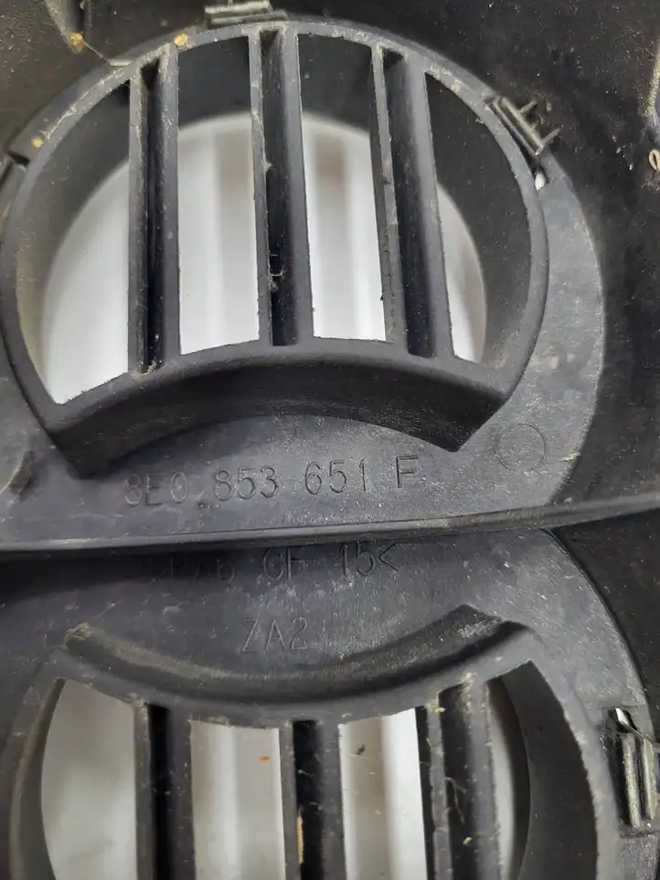 Audi A4 S4 B6 8E 8H (2000 - 2006) 8E0853651F Передняя решетка — фото 2