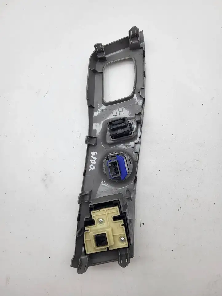Toyota Prius+ (ZVW40) (2011 - 2018) 5544647070 Блок кнопок на панели — фото 4