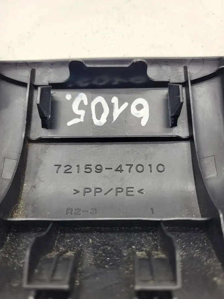 Toyota Prius+ (ZVW40) (2011 - 2018) 7215947010 Накладка направляющей задних сидений — фото 3