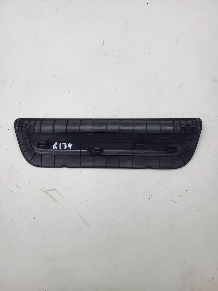 Toyota Prius+ (ZVW40) (2011 - 2018) 85887k0000 Внутренняя отделка переднего порога — фото 2