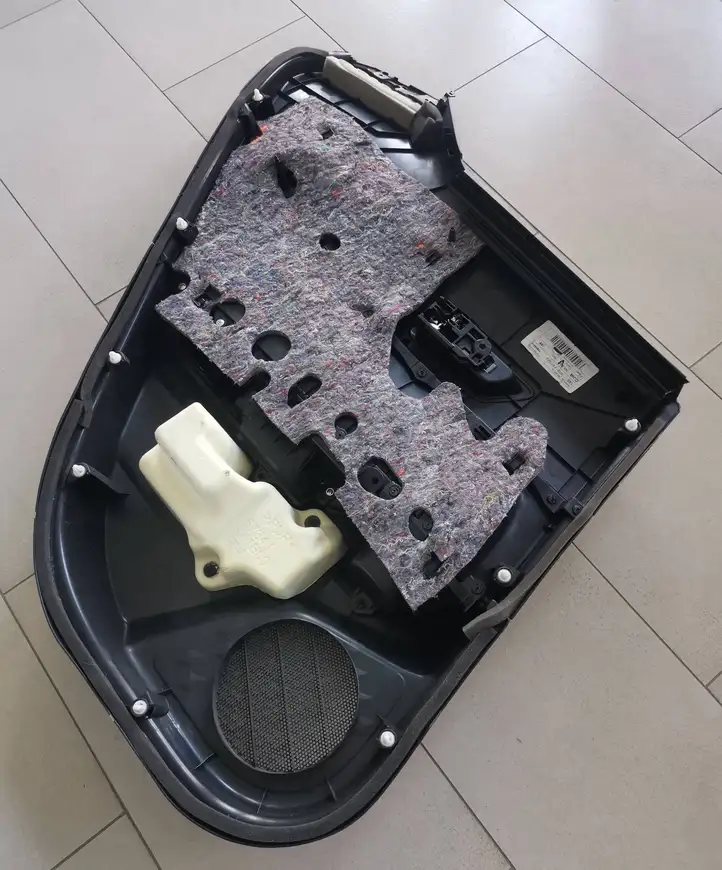 Toyota C-HR I (2016 - 2022) 67633X1B00 Обшивка задней двери — фото 4