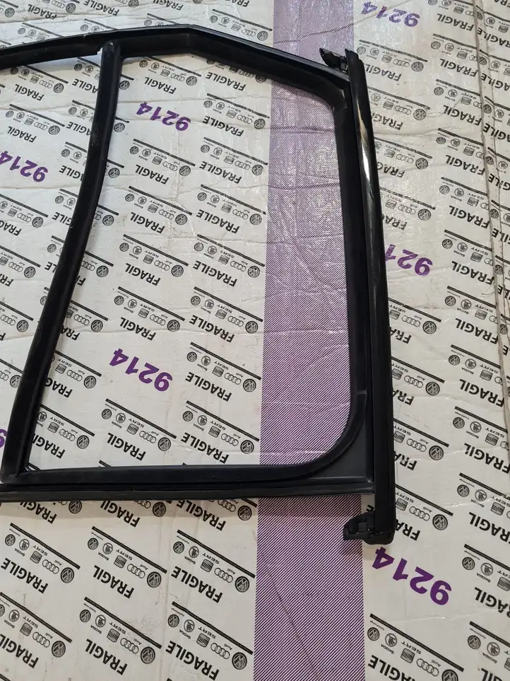Porsche Macan (95B) (2014 - 2018) Рамка дверного стекла задней двери — фото 1