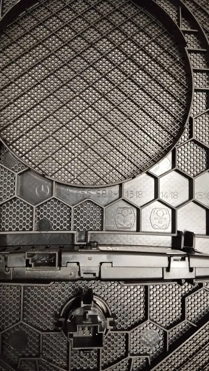 Mercedes-Benz GLE W166/C292 (2015 - 2019)  A1666801318 Отделка центрального динамика