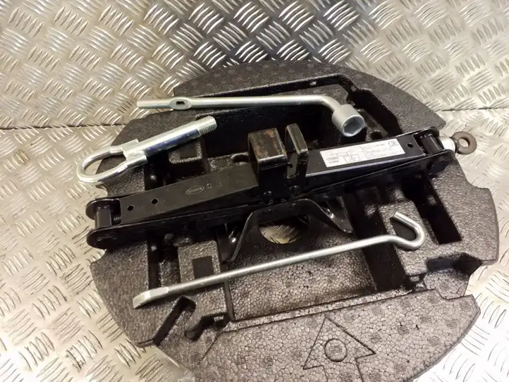 Mazda CX-7 (2009 - 2014)   Петля вытягивания