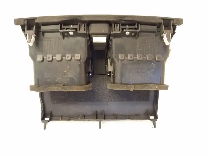Honda CR-V (2006 - 2009) 77610SWAAO Центральный воздушный дефлектор — фото 2