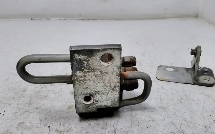 Seat Leon (1P) (2005 - 2012) 6Q0831411A Нижняя петля передней двери — фото 5
